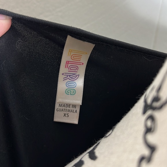 LuLaRoe Classic T - Picture 2 of 4